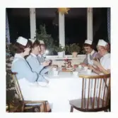 Fotografi på barnsköterskor som fikar, julen 1962 på Lilla Källbäck.