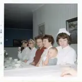 Fotografi på luciafirande med personal i Lilla Källbäck.