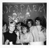 Fotografi på inspark för blivande barnsköterskor i teorilokalen på Lilla Källbäck.