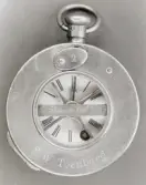 Kontrollur/fickur i mässing, med romerska siffror. Märkt 