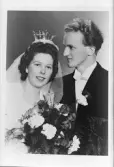 Reprofotografi - brudparet Evy och Sven-Olov Karlsson från Foghammar, Alunda, Uppland 1949