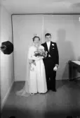 Brudpar Karlsson från Spångby, Alunda socken, Uppland 1946