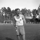 SM i gång på Värendsvallen, 1943.
Werner Hardmo, vinnare av 10 000 meter gång med nytt satt världsrekord.