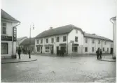 Västerås, kv. Märta.
Hörnet Stora gatan/Källgatan. C:a 1930-tal.
