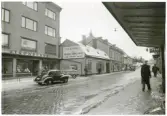 Västerås, Centrum, kv. Mina.
Gatuparti av Stora gatan mot väster. 1960-talet.