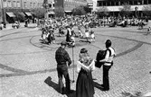 Folkdans på Stadshusplatsen