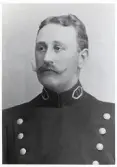 Poliskonstapel Gustaf Hedvall, Växjö.
Bröstbild, halvprofil. Ateljéfoto.
