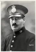 Poliskonstapel Carl Svensson, Växjö, 1928.
Bröstbild, halvprofil. Ateljéfoto.