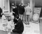 De yngsta gladde sig bl a åt ballonger och de något äldre åt vad
Postfolkets revygäng hade att bjuda på i revyn 