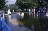 Tävling för radiostyrda modellsegelbåtar i bassäng på Båtens dag, 1994-06-03