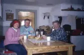 En kopp kaffe intas i Kilsbergsstugan i Tomasboda, 1994