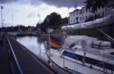 Båtar ligger i Trollhätte kanal, 1991