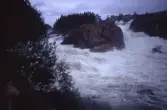 Rusande vatten i Trollhättefallen i Trollhätte kanal, 1991