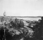 Vy mot fyren och hamnen