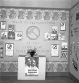 Aktiv Ungdom, 1943. Skärm från Växjö Frisksportklubb. Interiör av utställningen 