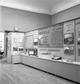 Aktiv Ungdom, 1943. Skärmar från Grimslövs Lantmannaskola. Interiör av utställningen 