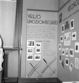 Aktiv Ungdom, 1943. Skärm om Växjö Ungdomsgård. Interiör av utställningen 