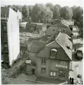 Västerås, kv. Nestor.
Byggnad i korsningen Munkgatan/Fiskartorget. 1954.