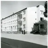 Västerås, kv. Njord.
Hörnet Munkgatan/Carl Hennings gata. 1940-1960-tal.