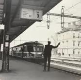 Stins på perrongen på centralstationen i Örebro, 1960-tal