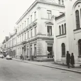 Betelkyrkan och butiker på Köpmangatan, 1960-tal