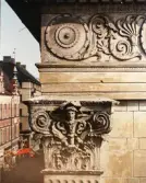 Utsmyckning på fasad på Köpmangatan, 1970-tal