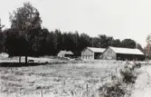 Gården Hjortsbergstorp i södra Ladugårdsskogen, 1960-tal