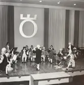 Uppklädd orkester i Konserthuset, 1965