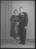 Brudpar. Bengt Visell, Idrottsvägen 7, Kolbäck. Ur Gustaf Åhmans samling.