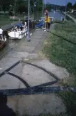 Slussning i Carlsborgs övre sluss på Göta kanal, 1992