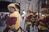 Soldater paraderar vid slottsfestivalen vid Örebro slott, 1994