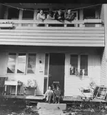 Entré och balkong i Markbacken, 1970-tal