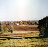 Vy mot Tysslinge kyrka, oktober 1973
