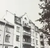 Tvätt på balkong på Kungsgatan, 1970-tal