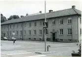 Västerås, kv. Olympia.
Byggnad utefter Skepparbacken. 1982.