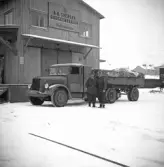 Packad lastbil i Örebro med hjälpsändning till Budapest,  1946-03-07