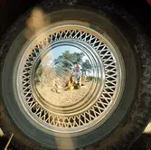 Självporträtt på navkapsel