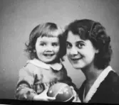 Fru Linder och Sigrid Linder.