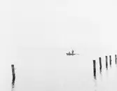 Två män i roddbåt