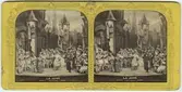 Stereokort ur serien Actualités Théatrales utgiven på 1860-talet. Bilden föreställer en scen ur operan Judinnan. Stereokortet är ett så kallat French tissue bestående av ett handkolorerat albuminfoto monterat i kartongram med tunt papper på baksidan. När kortet belyses bakifrån framträder färgerna. Kopian av kortet har framställts med två olika metoder: skanning på flatbäddsskanner och fotografering på ljusbord. 