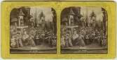 Stereokort ur serien Actualités Théatrales utgiven på 1860-talet. Bilden föreställer en scen ur operan Judinnan. Stereokortet är ett så kallat French tissue bestående av ett handkolorerat albuminfoto monterat i kartongram med tunt papper på baksidan. När kortet belyses bakifrån framträder färgerna. Kopian av kortet har framställts med två olika metoder: skanning på flatbäddsskanner och fotografering på ljusbord. 