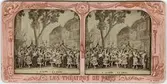 Stereokort ur serien Les théatres de Paris, utgiven av BK, Paris på 1880-talet. Bilden föreställer en scen ur operan Lakmé. Stereokortet är ett så kallat French tissue bestående av ett handkolorerat albuminfoto monterat i kartongram med tunt papper på baksidan. När kortet belyses bakifrån framträder färgerna. Kopian av kortet har framställts med två olika metoder: skanning på flatbäddsskanner och fotografering på ljusbord. 