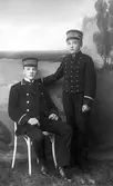 Porträtt av två pojkar i uniform