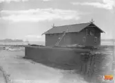 Strandmagasin i Ljusne. Storgrytan i bakgrunden