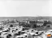 Vy över Ljusne från Vårdberget.
Från vänster; Brädgård, Järnverk, Sågverk, Hotell, Mekanisk Verkstad, och allra längst till höger ett bostadshus som heter Kungsbacken.