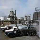 Tankbilar, oljeraffinaderiet.
