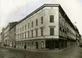 Jubileumsutställningen i Göteborg 1923
Fotografier tagna för Göteborgs jubileumspublikationer
Hörnet Norra Hamngatan 10 och Smedjegatan 9 (till höger i bild) i Nordstaden
Radheska Huset är en av stadens äldsta byggnader och Göteborgs hamnstyrelse hade sina lokaler här under en stor del av 1900-talet