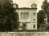 Jubileumsutställningen i Göteborg 1923
Fotografier tagna för Göteborgs jubileumspublikationer
Göteborgs Synagoga på Stora Nygatan inom Vallgraven i kvarteret Synagogan
Byggnaden ritades och uppfördes av byggmästare August Krüger år 1855 
