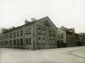 Jubileumsutställningen i Göteborg 1923
Fotografier tagna för Göteborgs jubileumspublikationer
Dicksonska stiftelsens hus i hörnet av Västra Skansgatan och Haga Östergatan i Haga
Kvarteret Fänriken