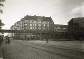Jubileumsutställningen i Göteborg 1923
Byggandet av Viadukten, en gångbro som gick över Södra vägen och Korsvägen mellan Minnesfältet och Exportfältet